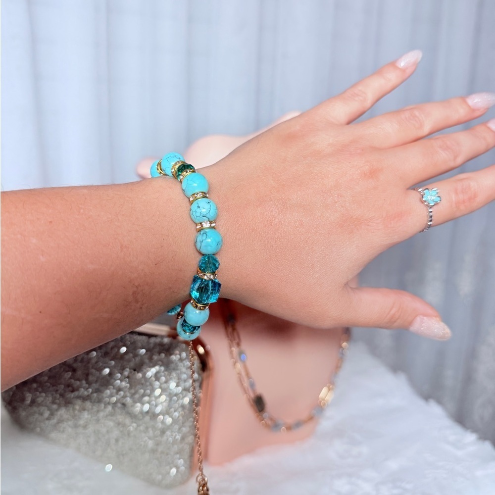 Turquoise and Gold Beaded Bracelet - Picture 3 of 8